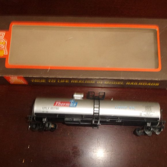 Parkway HO train car Therm Ice 85780 heated Tanker Liquid CO2 railroad display - Picture 1 of 1